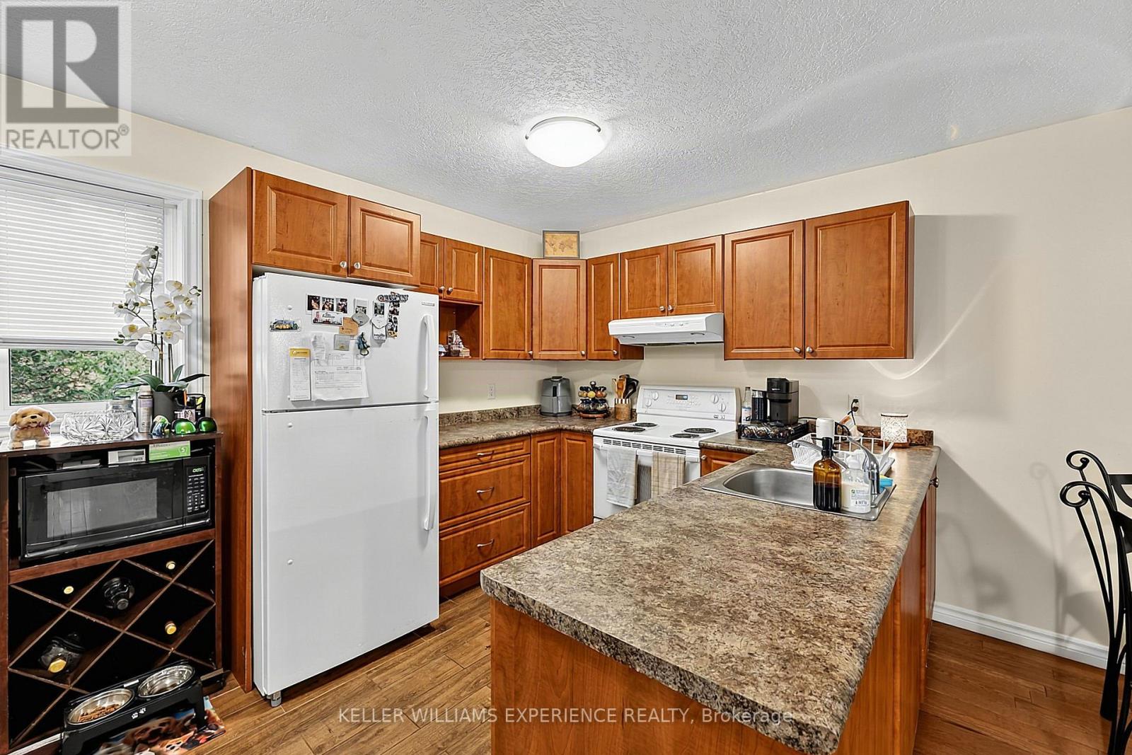 19 Centre Street, Barrie, Ontario  L4N 3L3 - Photo 30 - S13737850