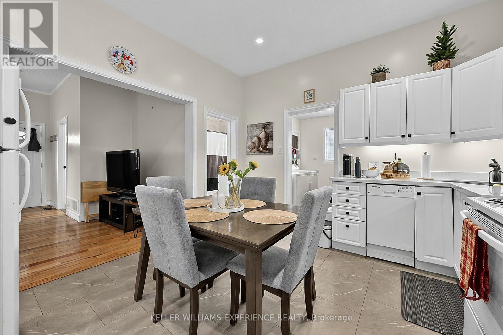 19 Centre Street, Barrie, Ontario  L4N 3L3 - Photo 8 - S13737850