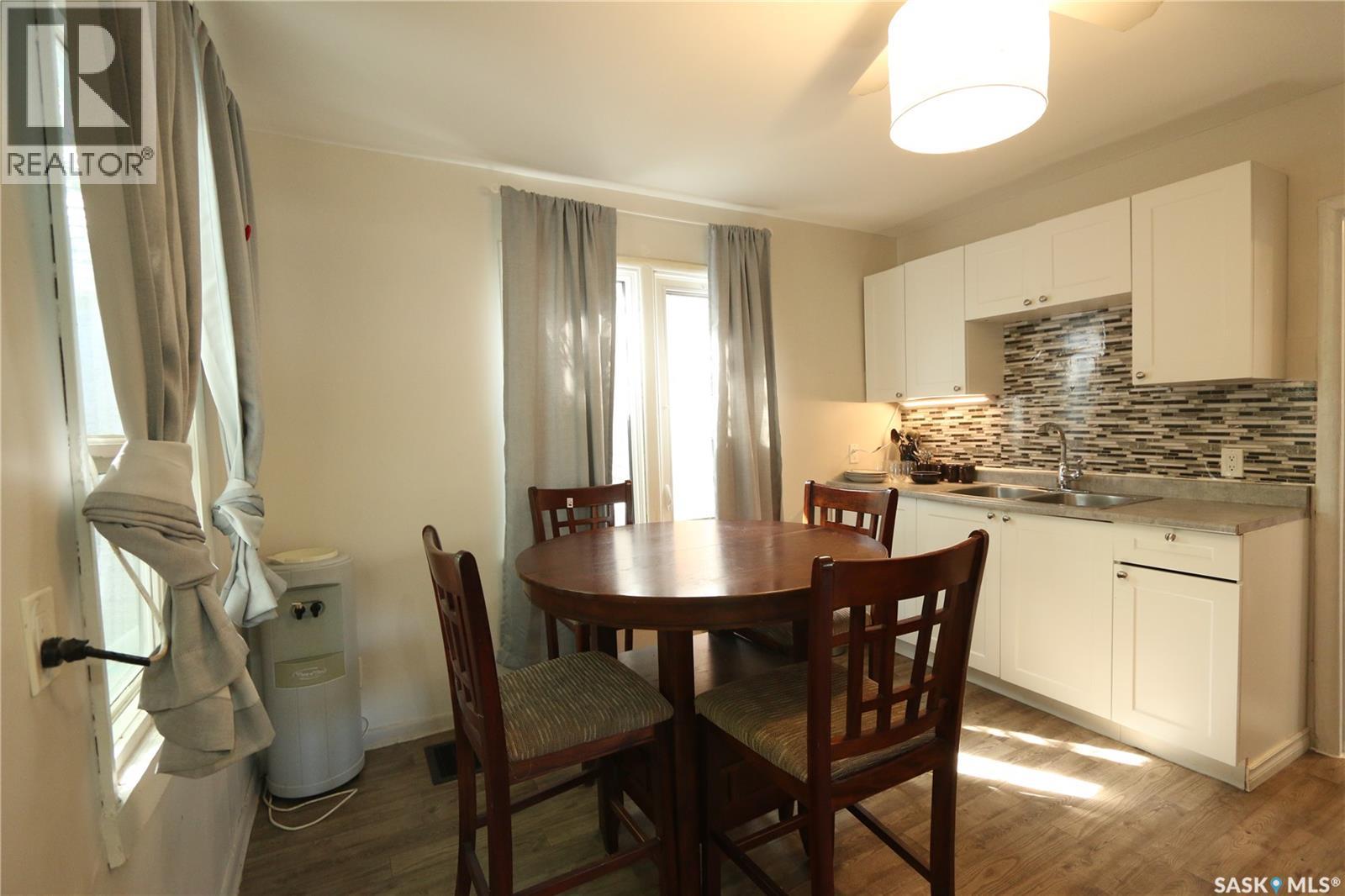 903 Robinson Street, Regina, Saskatchewan  S4T 2M6 - Photo 10 - SK047342