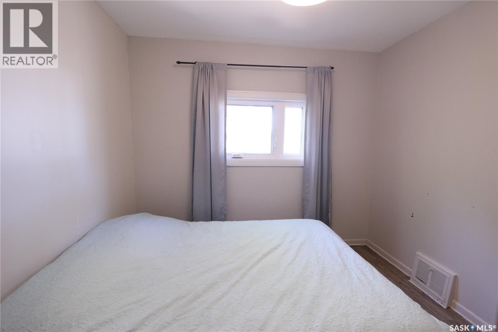 903 Robinson Street, Regina, Saskatchewan  S4T 2M6 - Photo 24 - SK047342