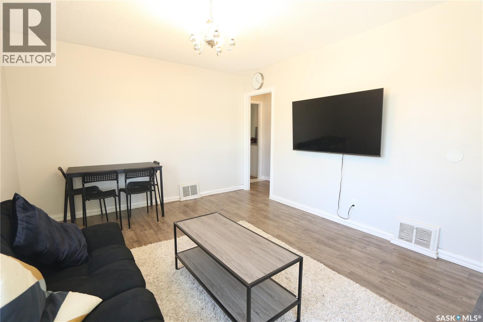 903 Robinson Street, Regina, Saskatchewan  S4T 2M6 - Photo 3 - SK047342