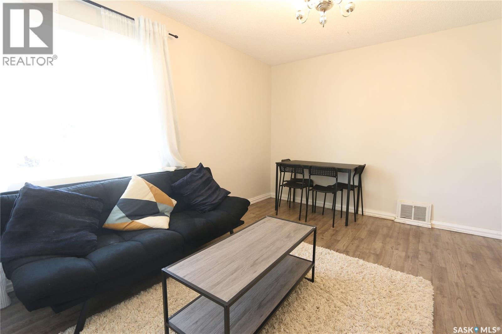 903 Robinson Street, Regina, Saskatchewan  S4T 2M6 - Photo 5 - SK047342