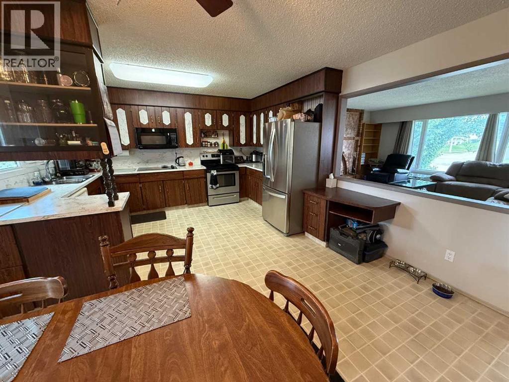 481 Mountain Street, Hinton, Alberta  T7V 1J9 - Photo 7 - A2323136