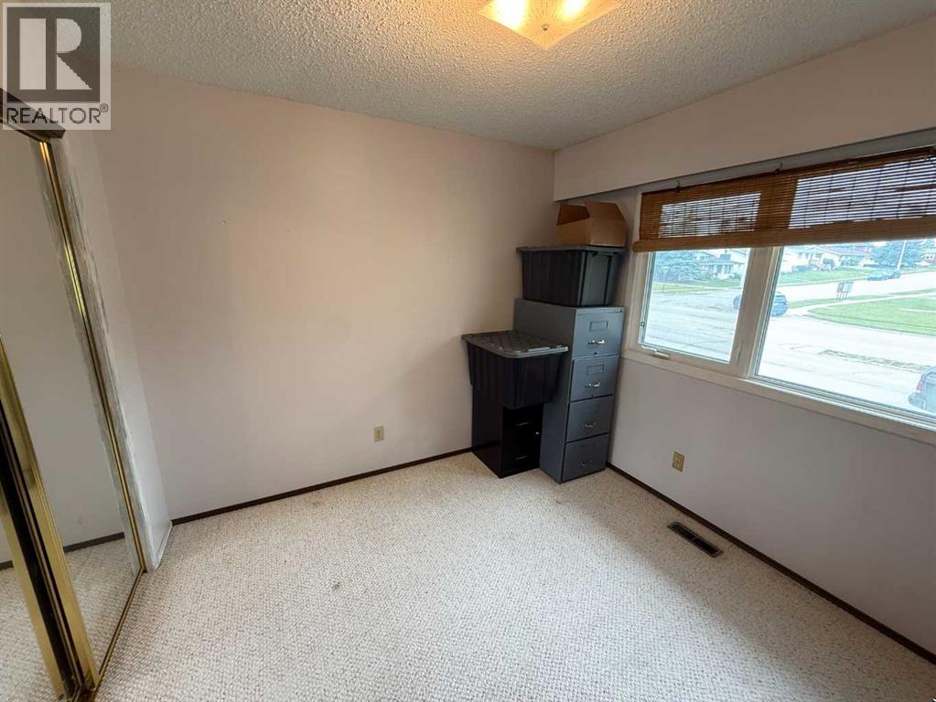 481 Mountain Street, Hinton, Alberta  T7V 1J9 - Photo 15 - A2323136
