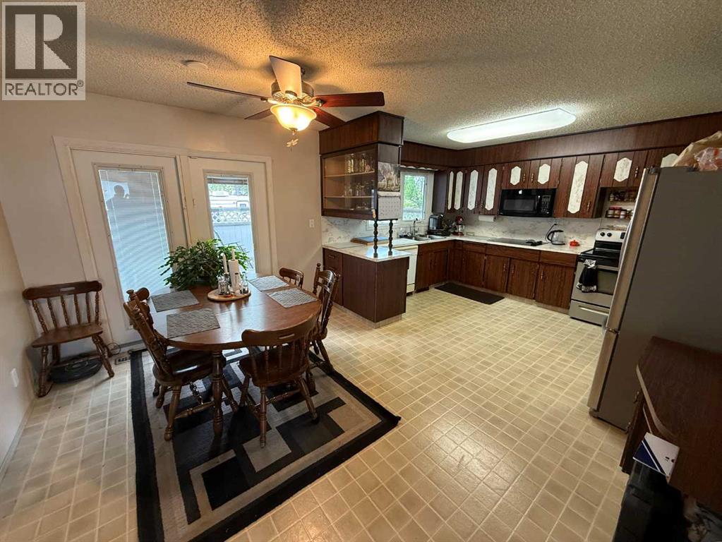 481 Mountain Street, Hinton, Alberta  T7V 1J9 - Photo 6 - A2323136