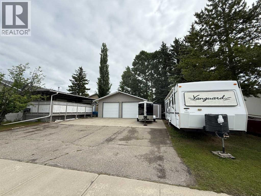481 Mountain Street, Hinton, Alberta  T7V 1J9 - Photo 2 - A2323136