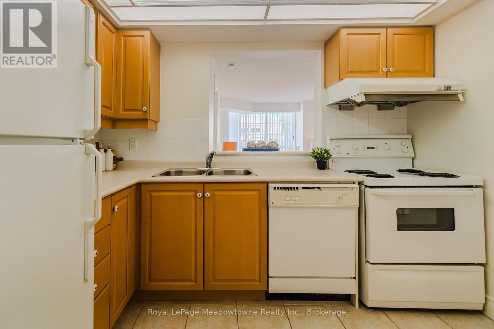1016 - 5418 Yonge Street, Toronto, Ontario  M2N 6X4 - Photo 14 - C13738398