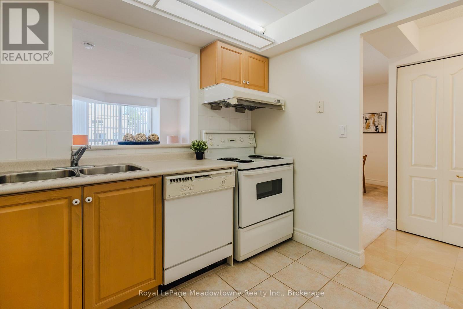1016 - 5418 Yonge Street, Toronto, Ontario  M2N 6X4 - Photo 15 - C13738398