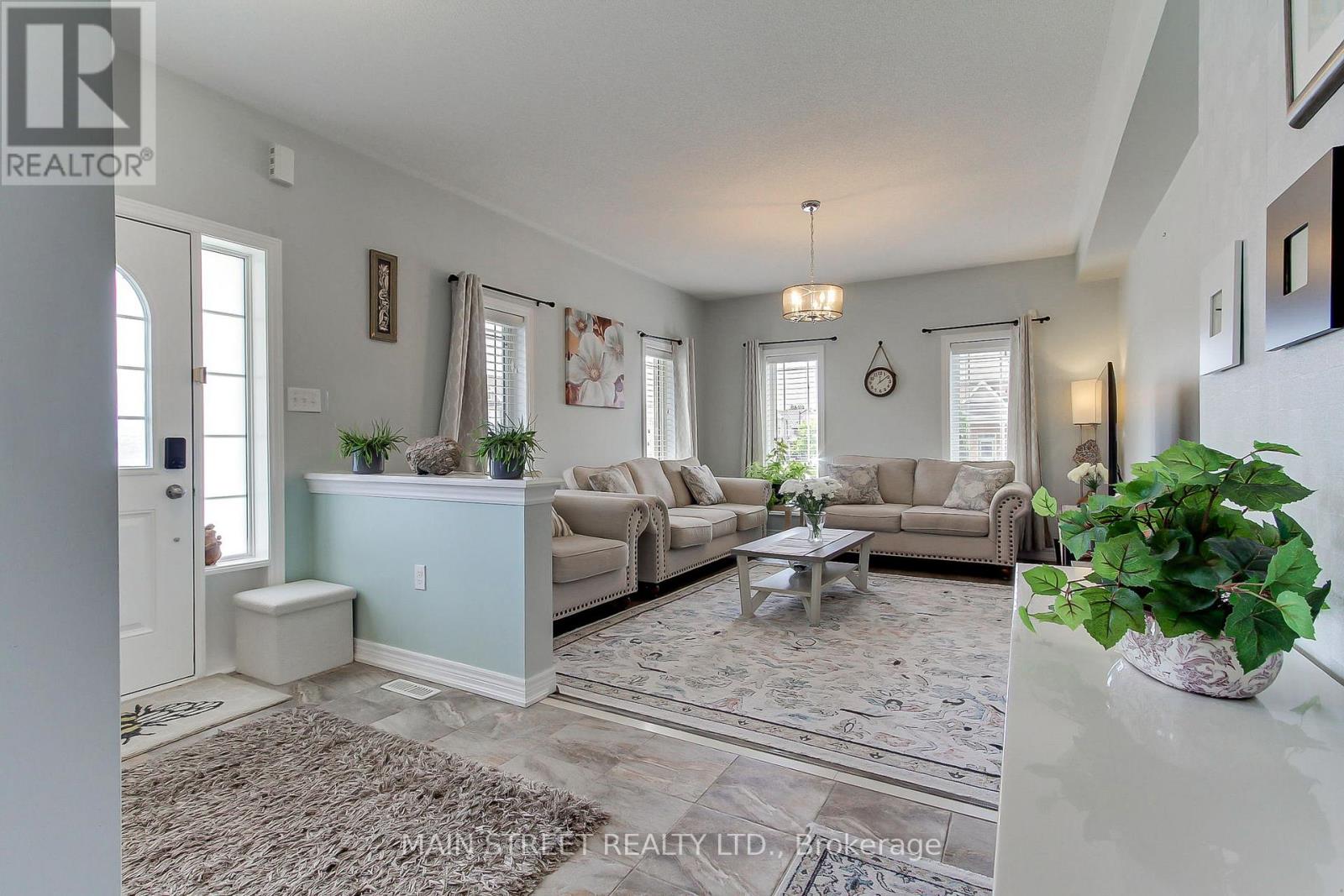 34 Grey Wing Avenue, Georgina, Ontario  L4P 0B8 - Photo 7 - N13738486