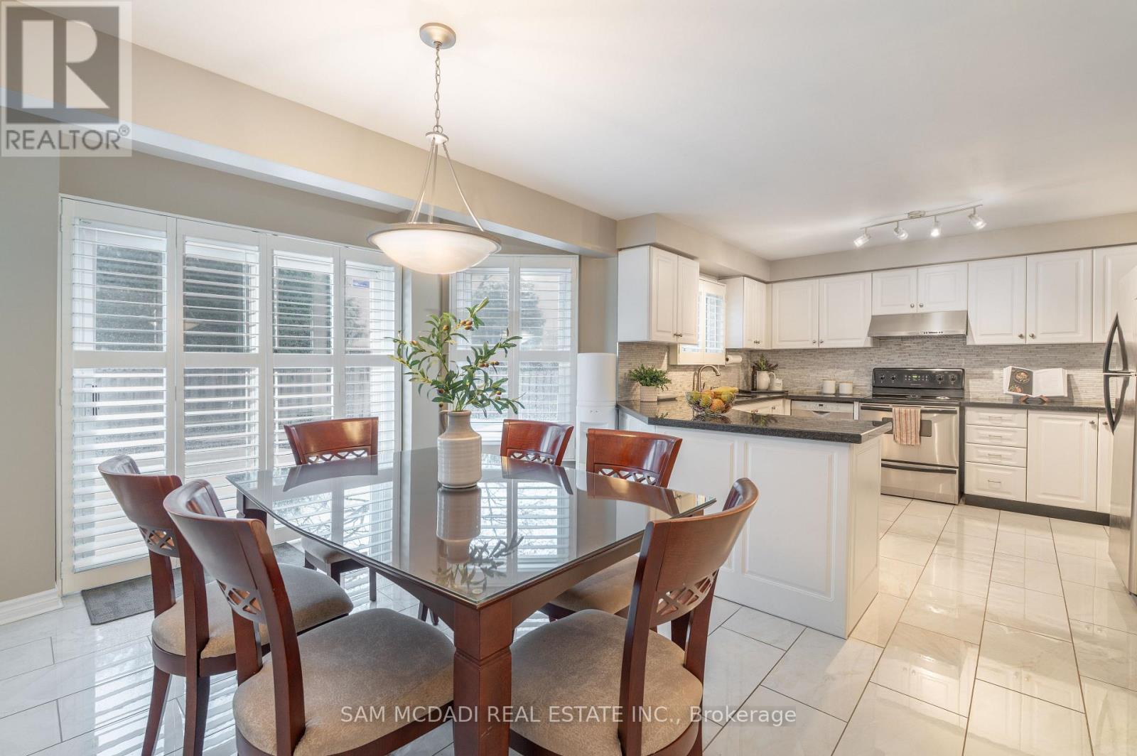 69 Parkside Drive, Brampton (Brampton South), Ontario  L6Y 3A1 - Photo 10 - W13738374