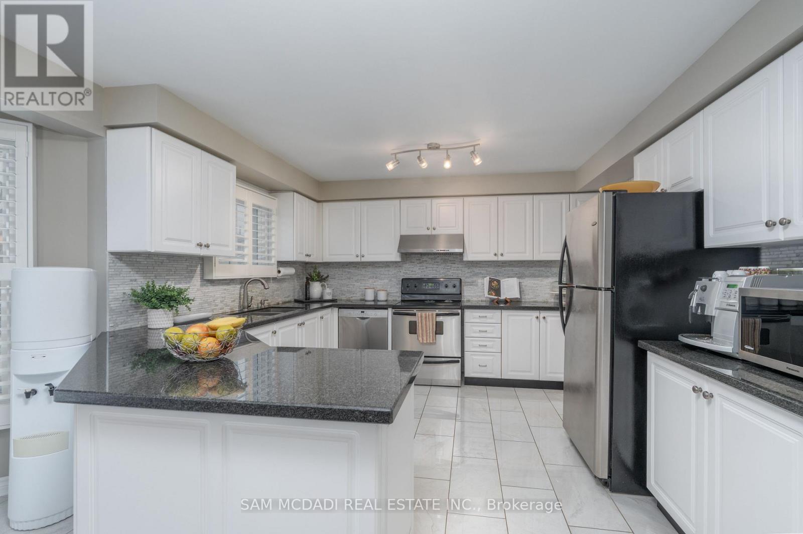 69 Parkside Drive, Brampton (Brampton South), Ontario  L6Y 3A1 - Photo 12 - W13738374