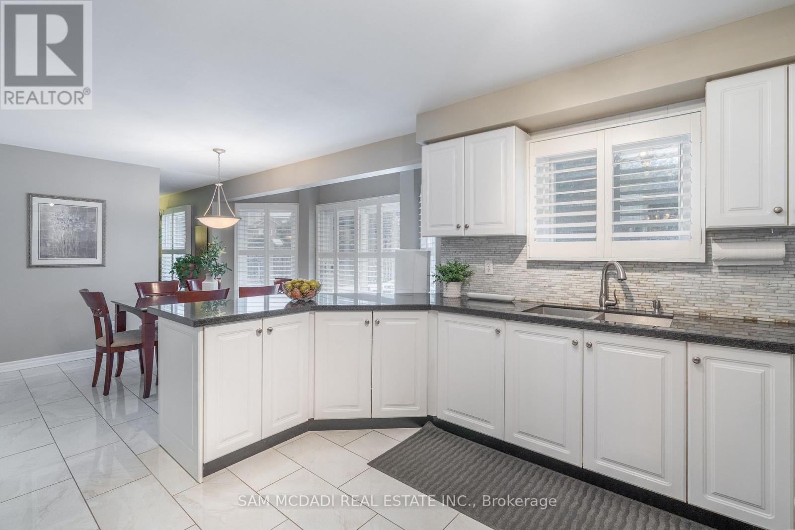 69 Parkside Drive, Brampton (Brampton South), Ontario  L6Y 3A1 - Photo 13 - W13738374
