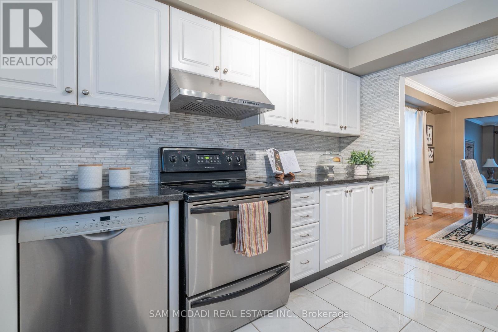 69 Parkside Drive, Brampton (Brampton South), Ontario  L6Y 3A1 - Photo 14 - W13738374