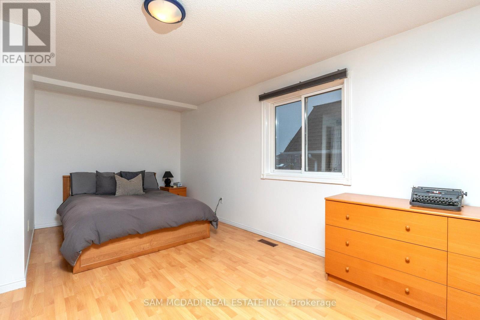 69 Parkside Drive, Brampton (Brampton South), Ontario  L6Y 3A1 - Photo 27 - W13738374