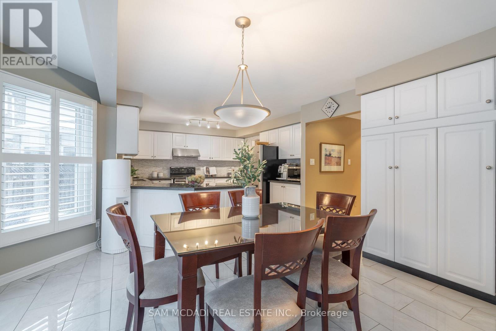 69 Parkside Drive, Brampton (Brampton South), Ontario  L6Y 3A1 - Photo 9 - W13738374