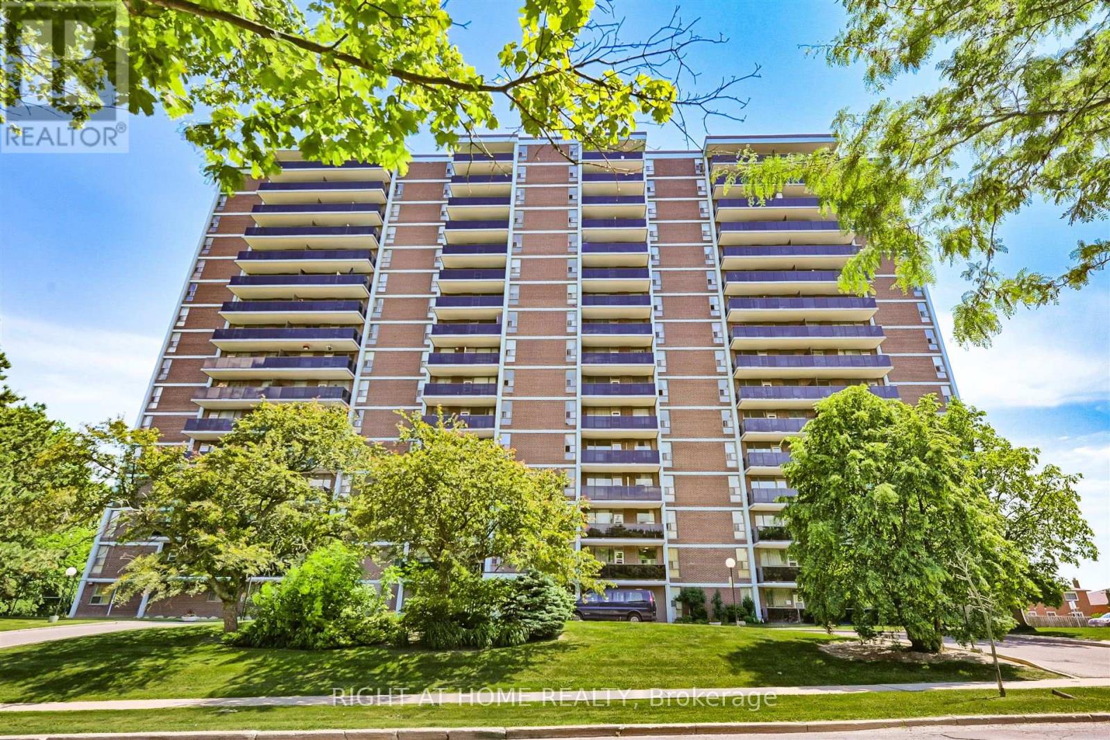 812 - 235 GRANDRAVINE DRIVE, Toronto, Ontario