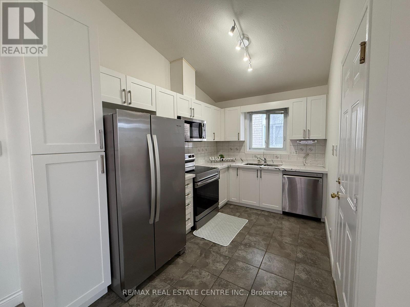 168 Copper Leaf Street, Kitchener, Ontario  N2E 3V9 - Photo 4 - X13738406