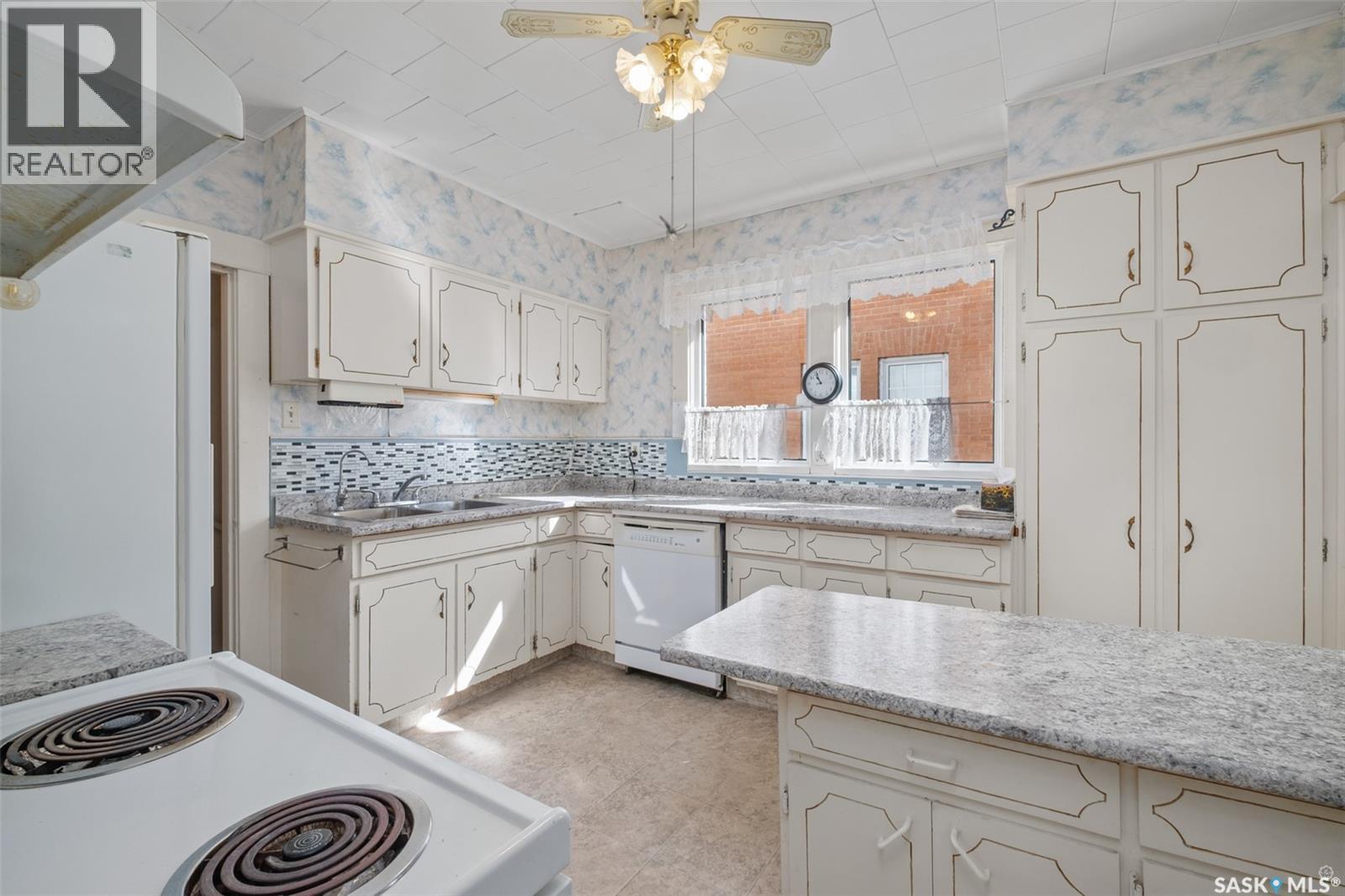 221 21st Street W, Prince Albert, Saskatchewan  S6V 4J1 - Photo 6 - SK047327