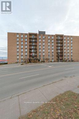 206 - 141 DUNDAS STREET W