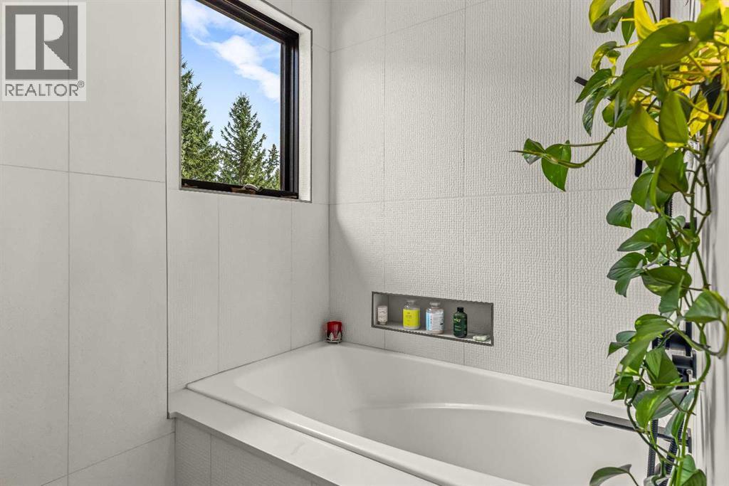 160 Carey, Canmore, Alberta  T1W 2R4 - Photo 24 - A2341854
