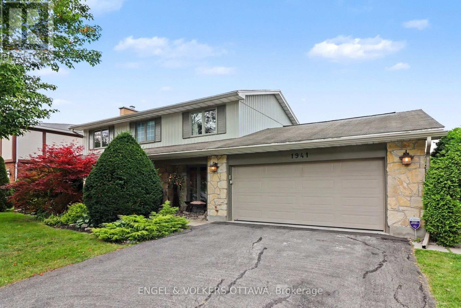 1941 Naskapi Drive, Ottawa, Ontario K1J 8L4 - Photo 2 - X13738624