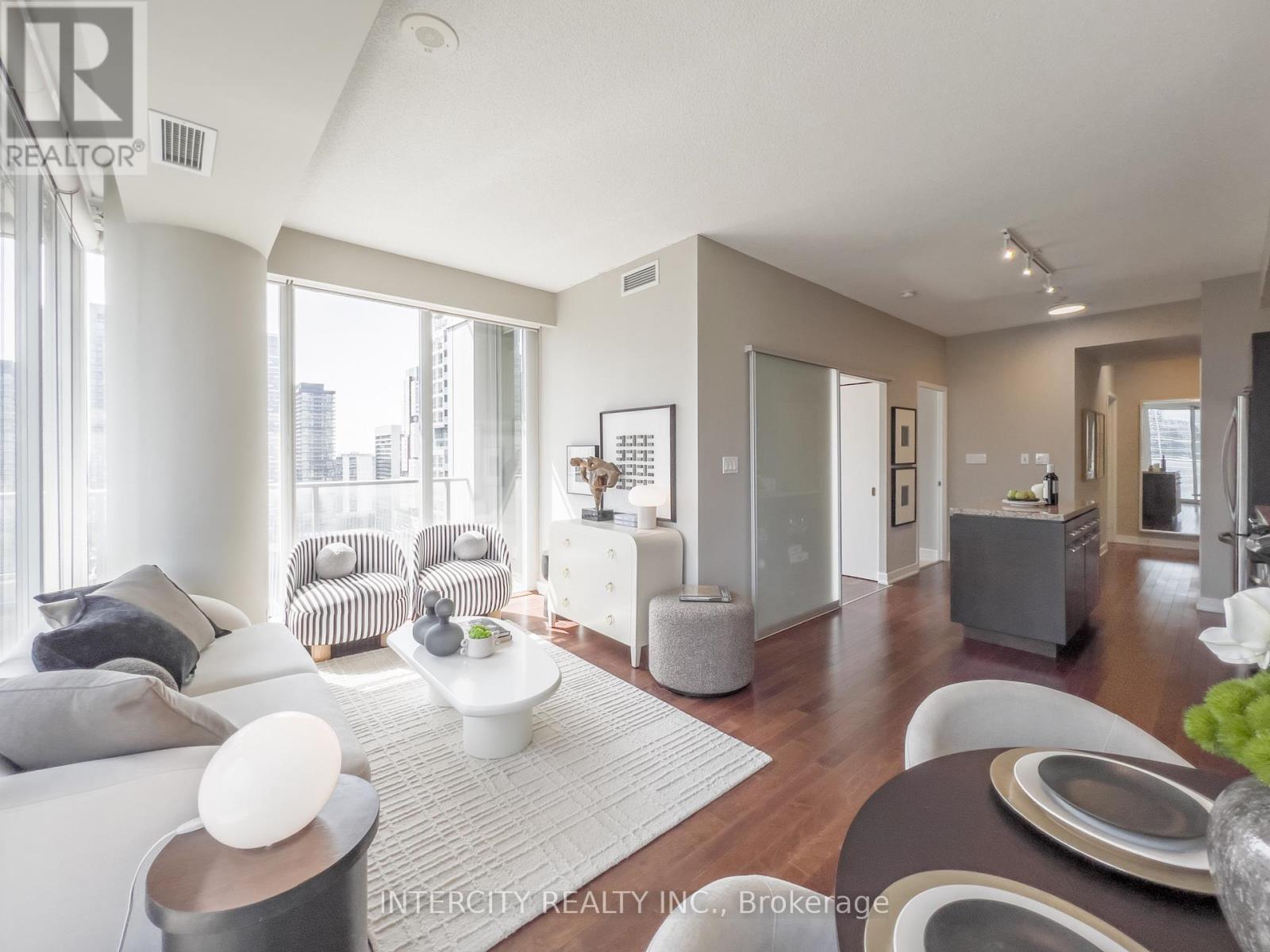 2503 - 126 SIMCOE STREET, Toronto, Ontario