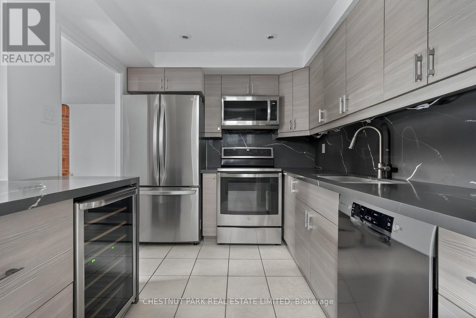 604 - 19 Dundonald Street, Toronto, Ontario  M4Y 1K3 - Photo 9 - C13738636
