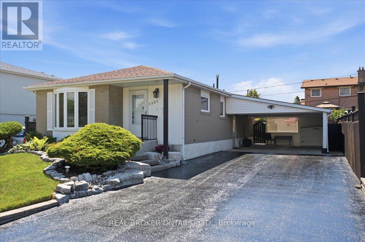 1331 Tatra Drive, Pickering, Ontario  L1W 1K5 - Photo 2 - E13738544