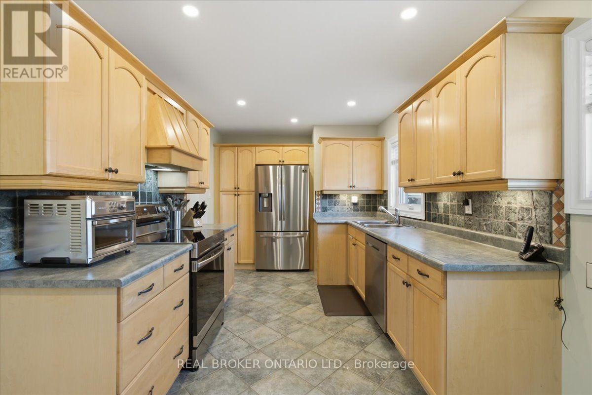 1331 Tatra Drive, Pickering, Ontario  L1W 1K5 - Photo 6 - E13738544