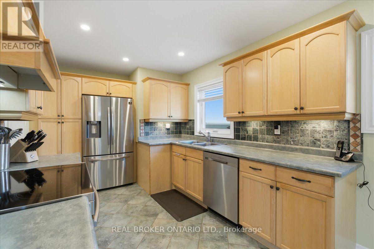 1331 Tatra Drive, Pickering, Ontario  L1W 1K5 - Photo 7 - E13738544