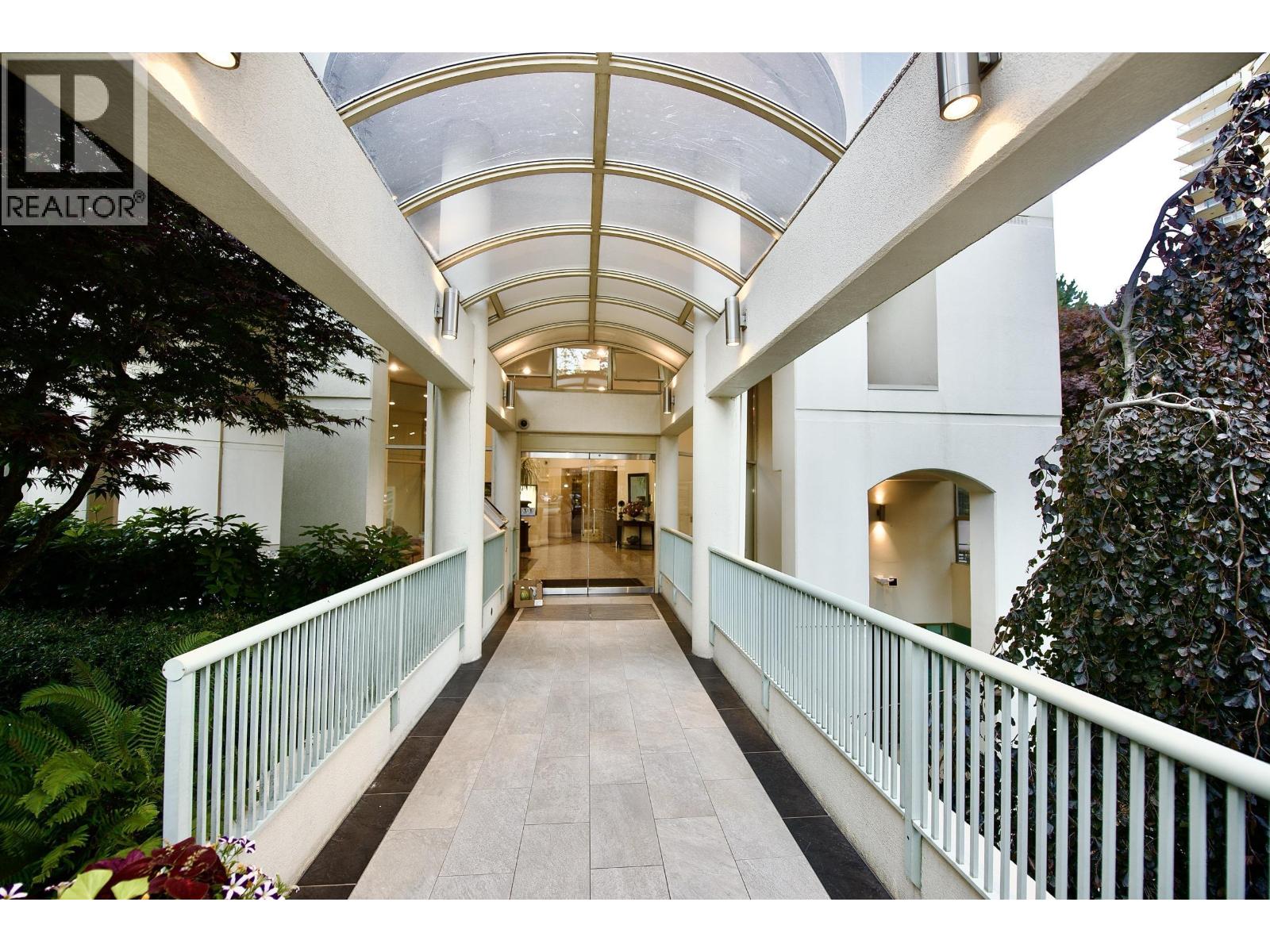105 6188 Patterson Avenue, Burnaby, British Columbia  V5H 2N1 - Photo 4 - R3160937