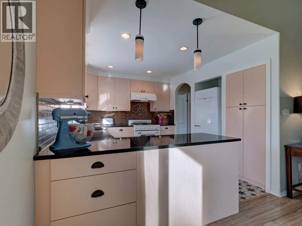 5643 Curtis Place, Sechelt, British Columbia  V7Z 0R9 - Photo 15 - R3088078