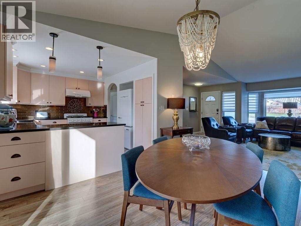 5643 Curtis Place, Sechelt, British Columbia  V7Z 0R9 - Photo 12 - R3088078