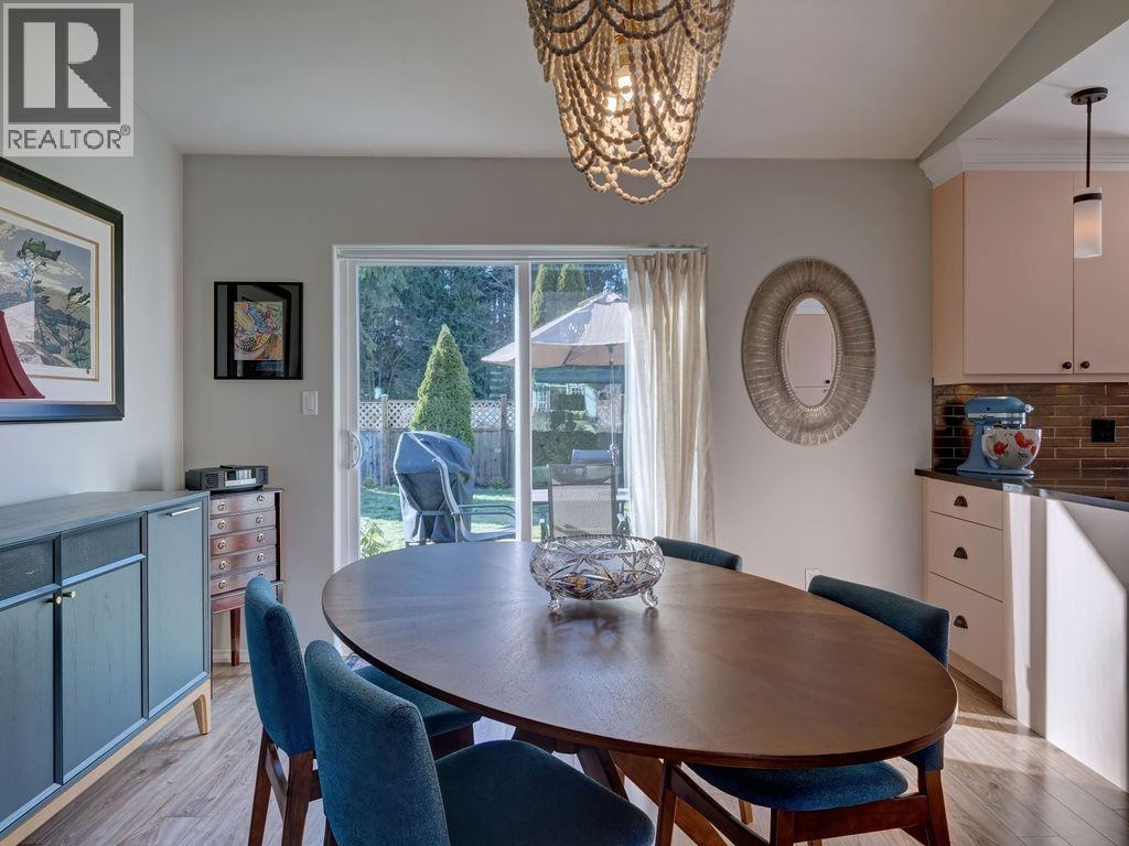 5643 Curtis Place, Sechelt, British Columbia  V7Z 0R9 - Photo 9 - R3088078