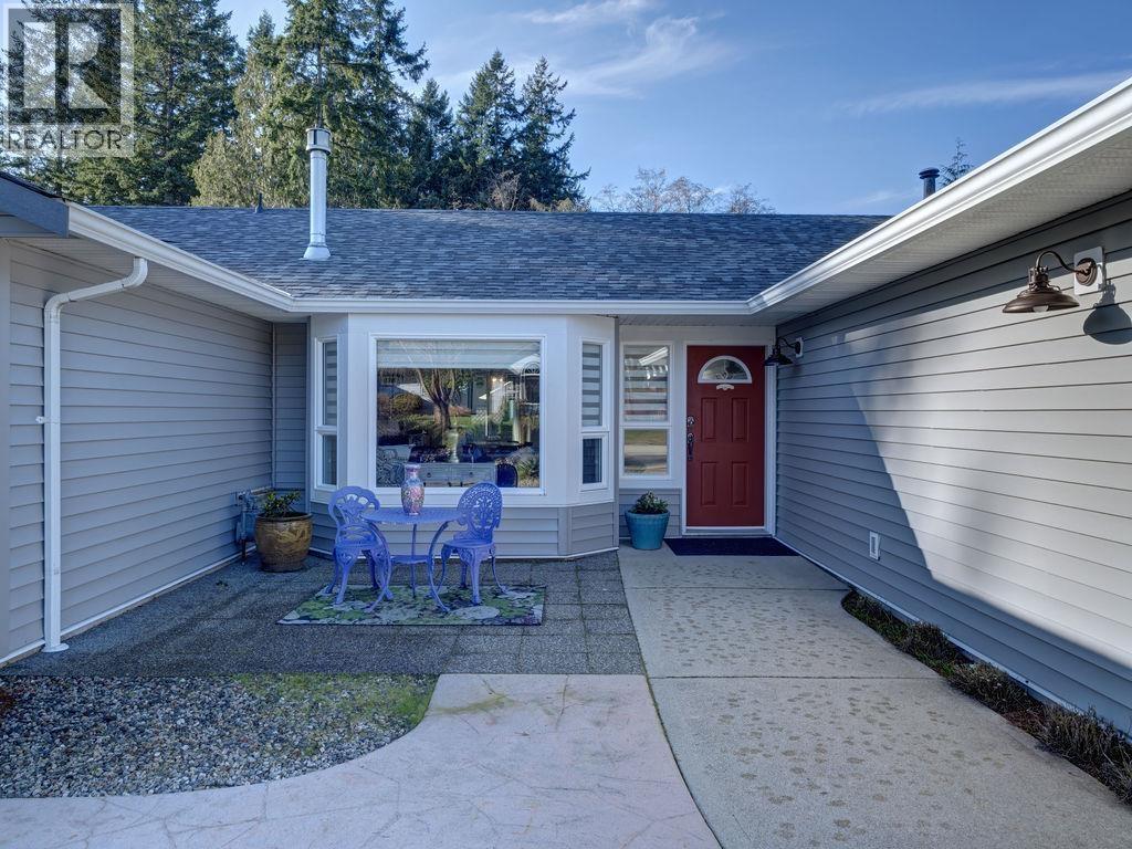 5643 Curtis Place, Sechelt, British Columbia  V7Z 0R9 - Photo 2 - R3088078