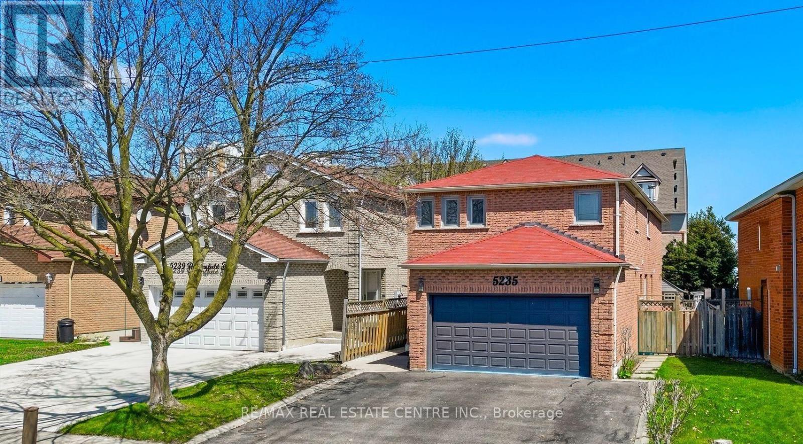 5235 Huntingfield Drive, Mississauga, Ontario  L5R 2L3 - Photo 2 - W13738540