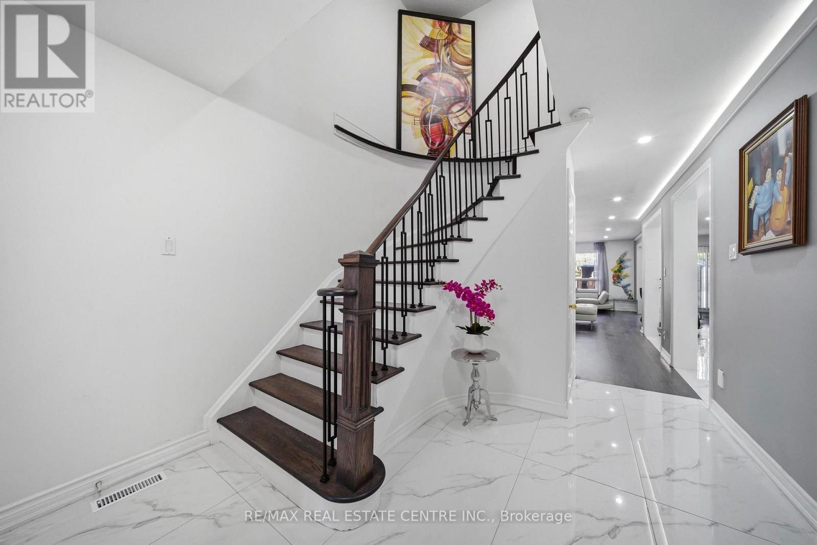 5235 Huntingfield Drive, Mississauga, Ontario  L5R 2L3 - Photo 3 - W13738540