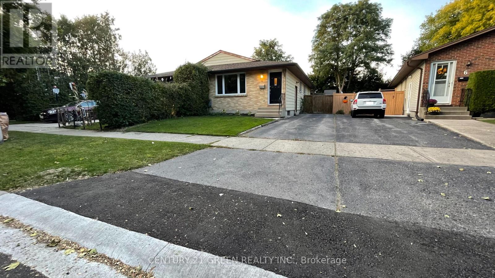 4 WENLOCK CRESCENT