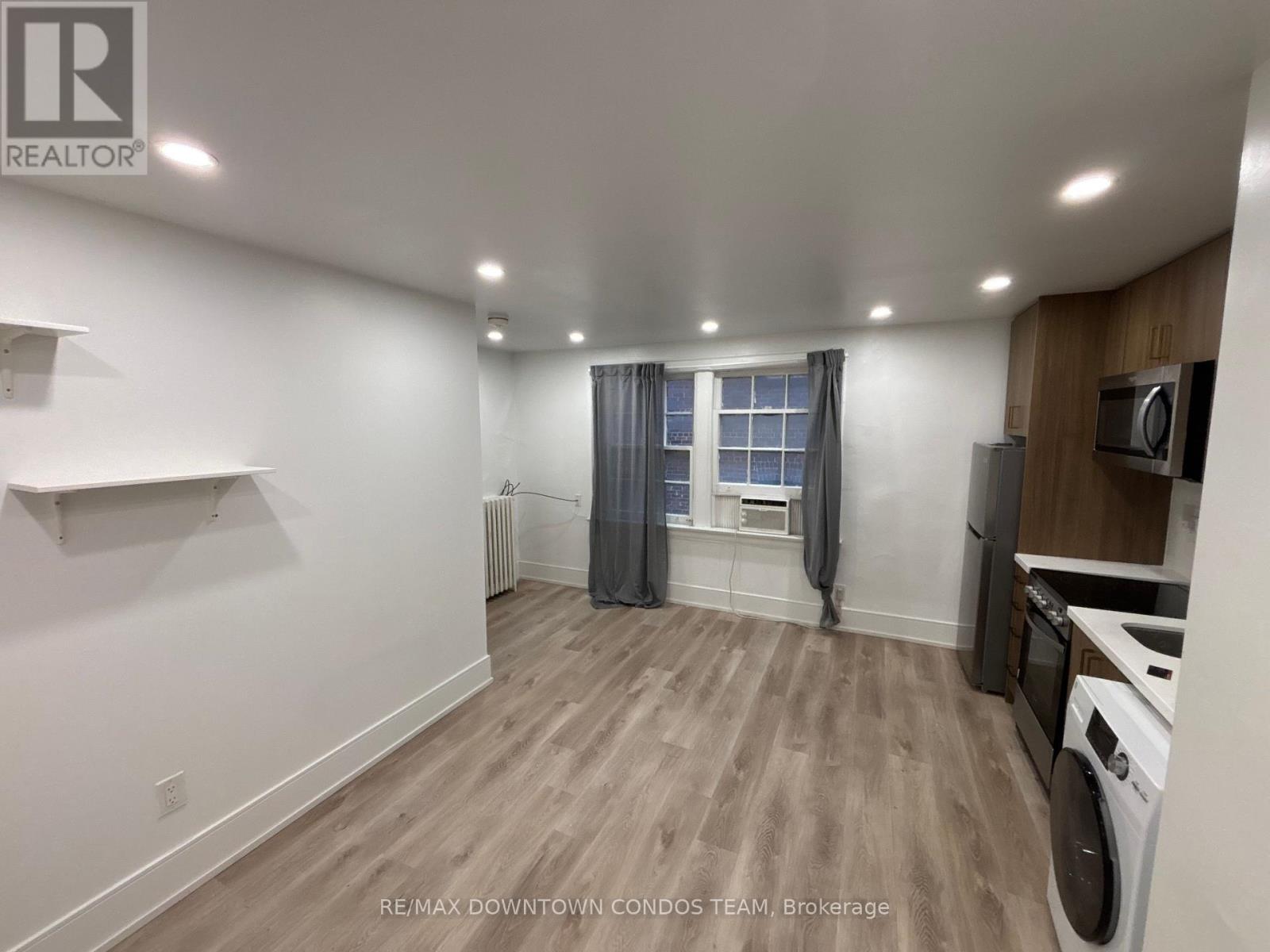 31 - 917 St Clair Avenue W, Toronto, Ontario  M6C 1C7 - Photo 5 - C13711434