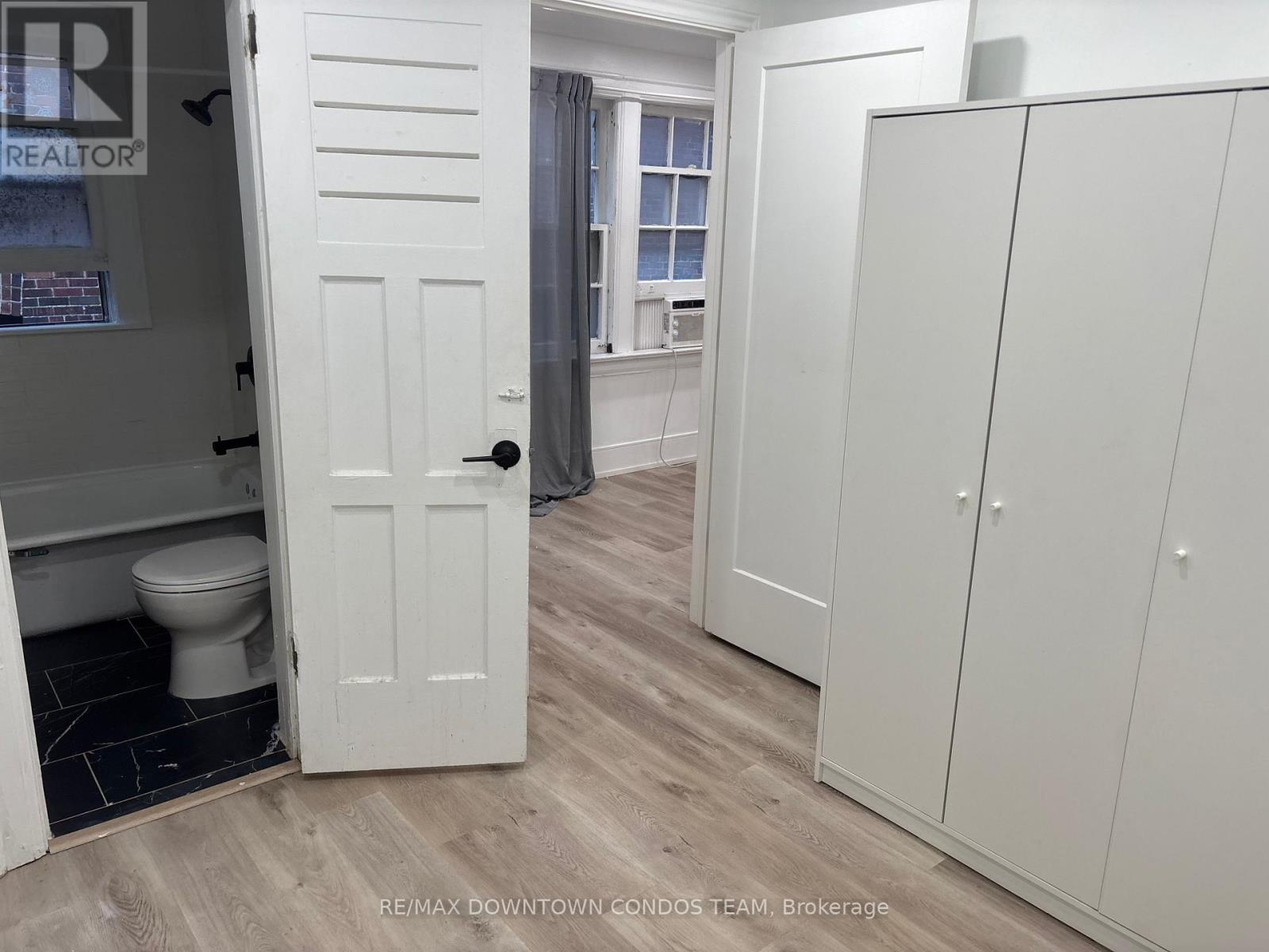 31 - 917 St Clair Avenue W, Toronto, Ontario  M6C 1C7 - Photo 6 - C13711434