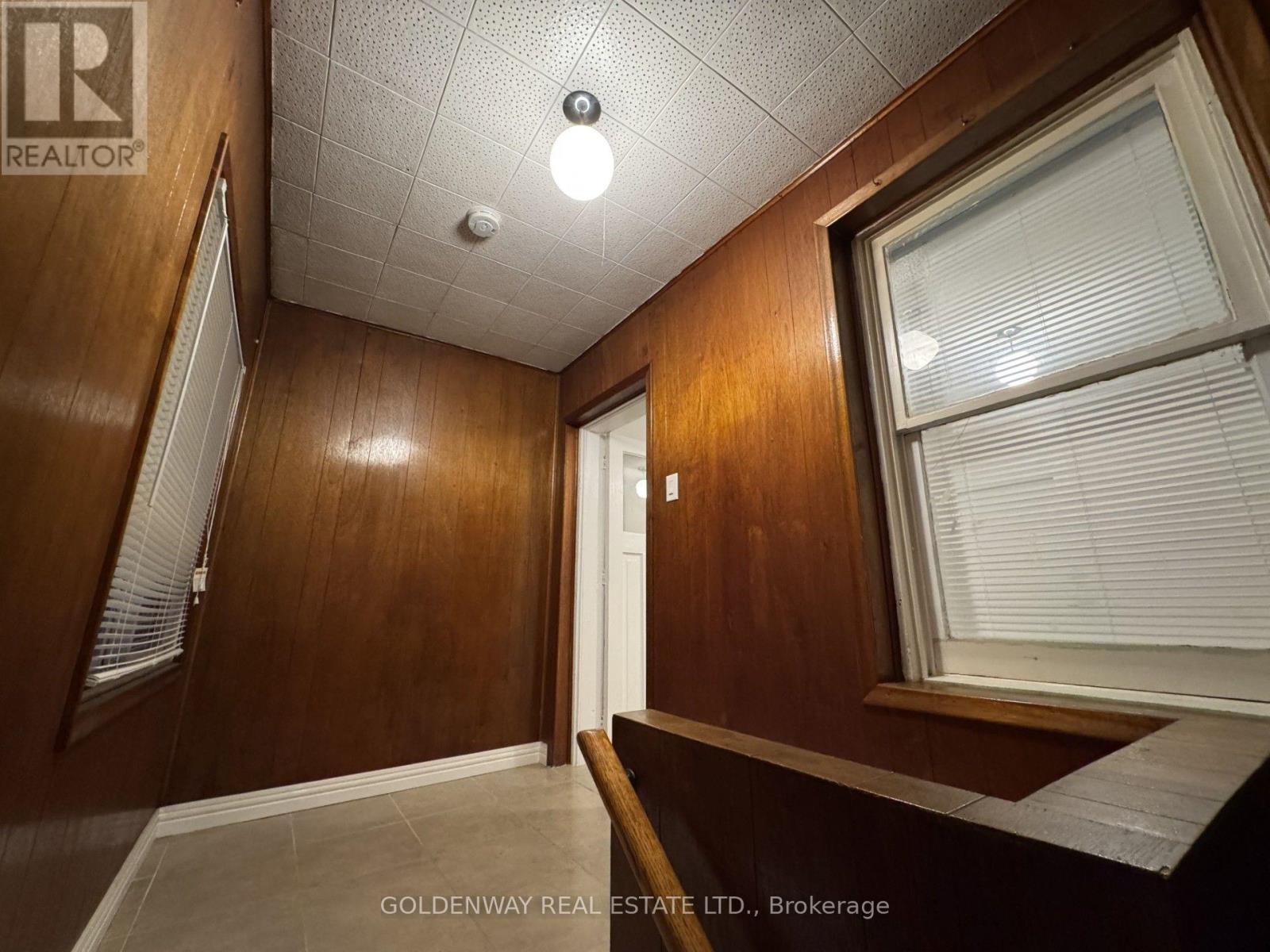 327 Springdale Boulevard, Toronto, Ontario M4C 2A3 - Photo 13 - E13731124