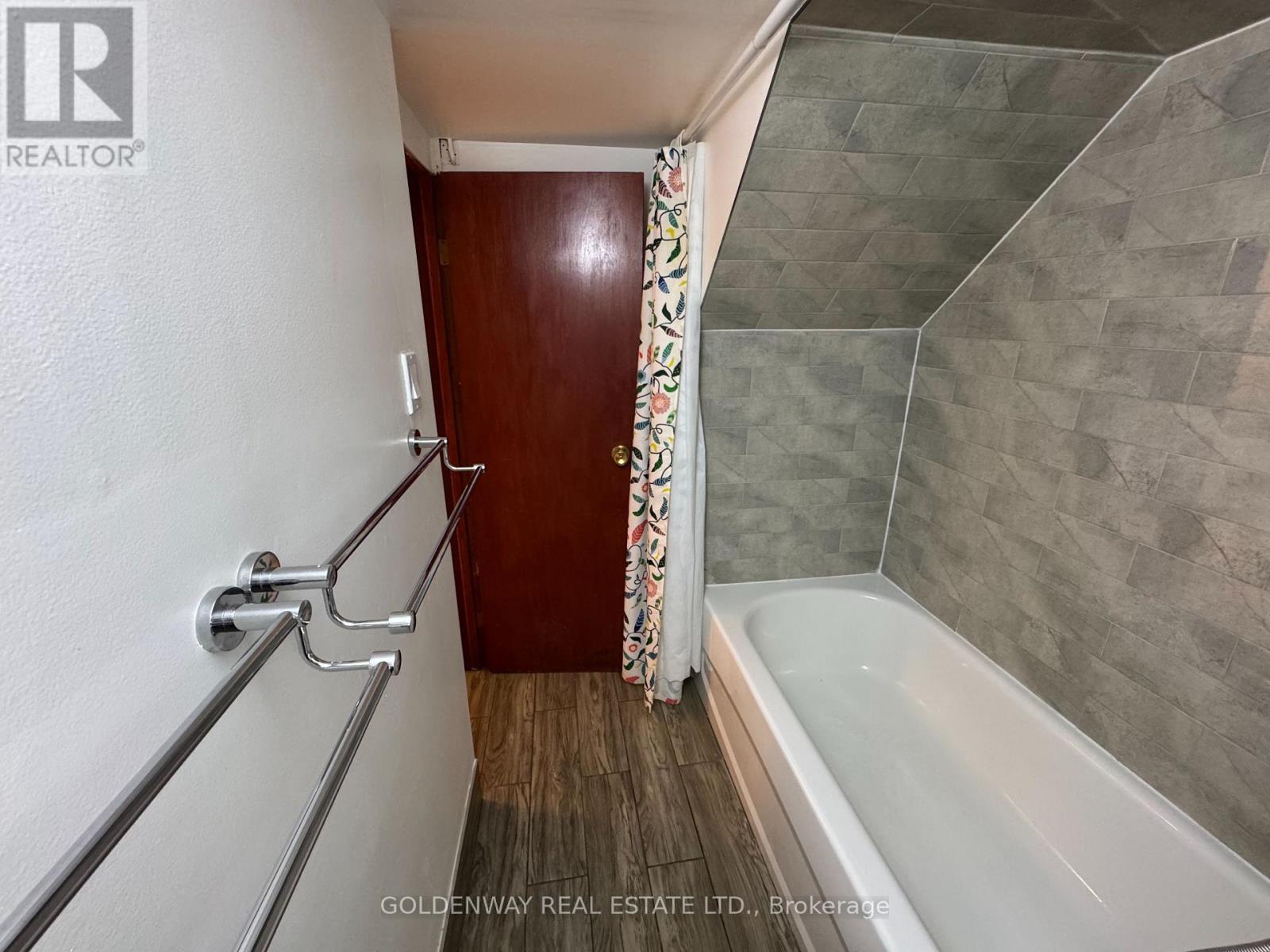 327 Springdale Boulevard, Toronto, Ontario M4C 2A3 - Photo 25 - E13731124