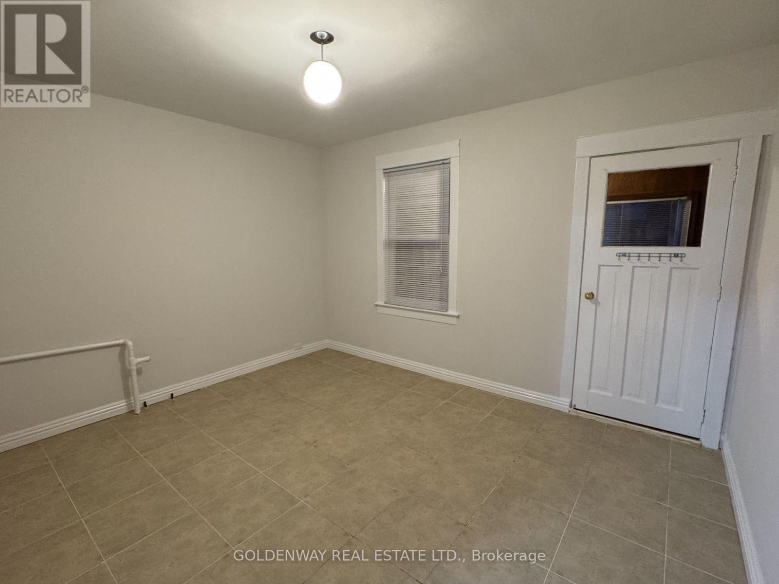 327 Springdale Boulevard, Toronto, Ontario M4C 2A3 - Photo 10 - E13731124
