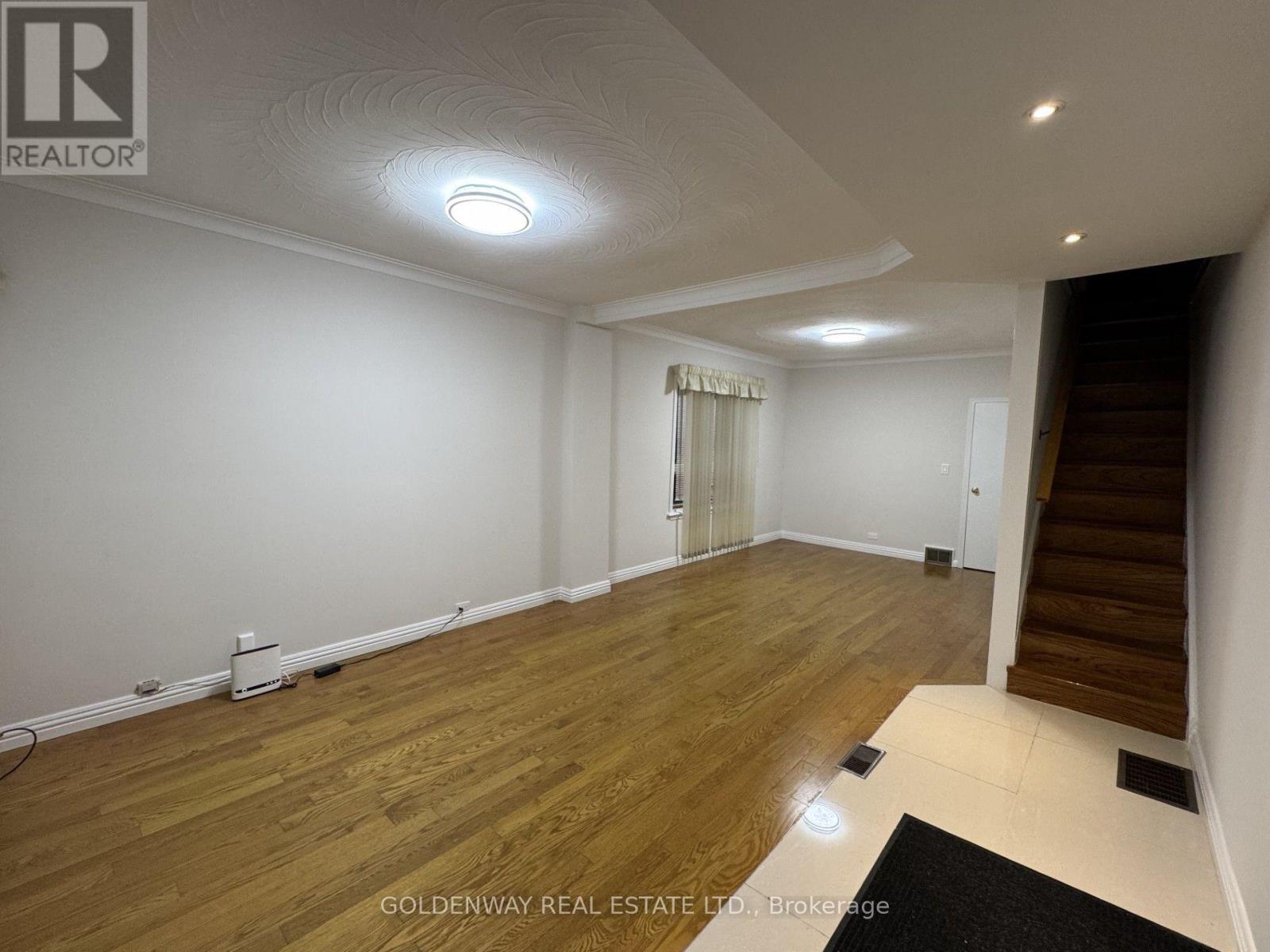 327 Springdale Boulevard, Toronto, Ontario M4C 2A3 - Photo 7 - E13731124