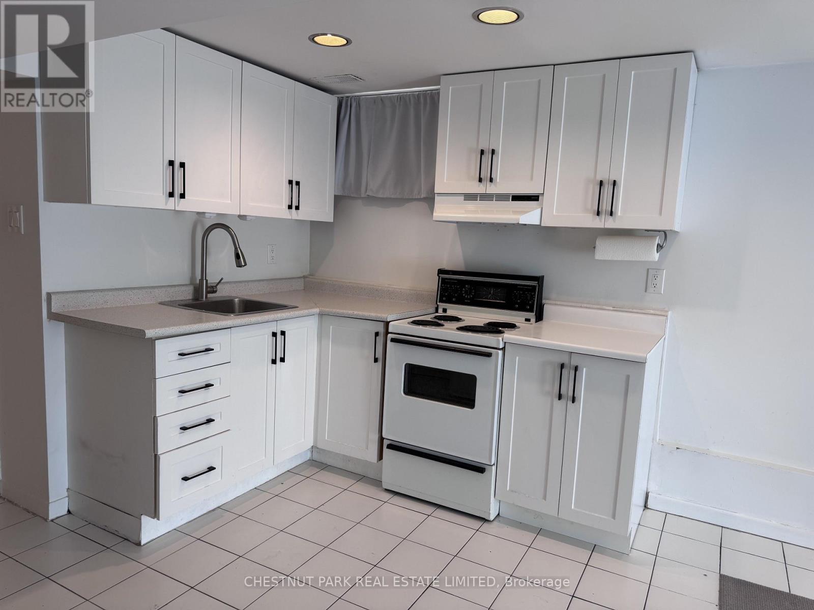 Lower - 10 Wroxeter Avenue, Toronto, Ontario M4K 1J6 - Photo 11 - E13137768