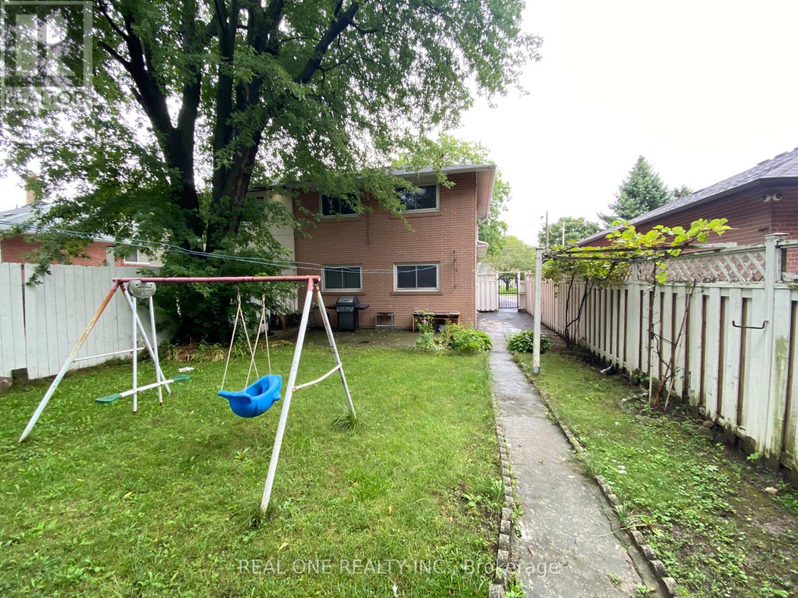 2 Bedrooms - 63 Sundial Crescent, Toronto, Ontario  M4A 2J7 - Photo 14 - C13738702