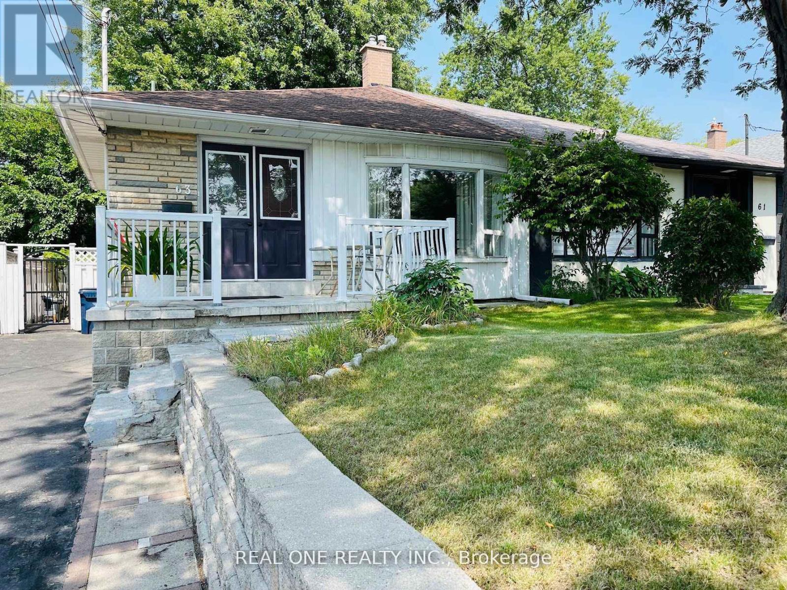 2 Bedrooms - 63 Sundial Crescent, Toronto, Ontario  M4A 2J7 - Photo 2 - C13738702