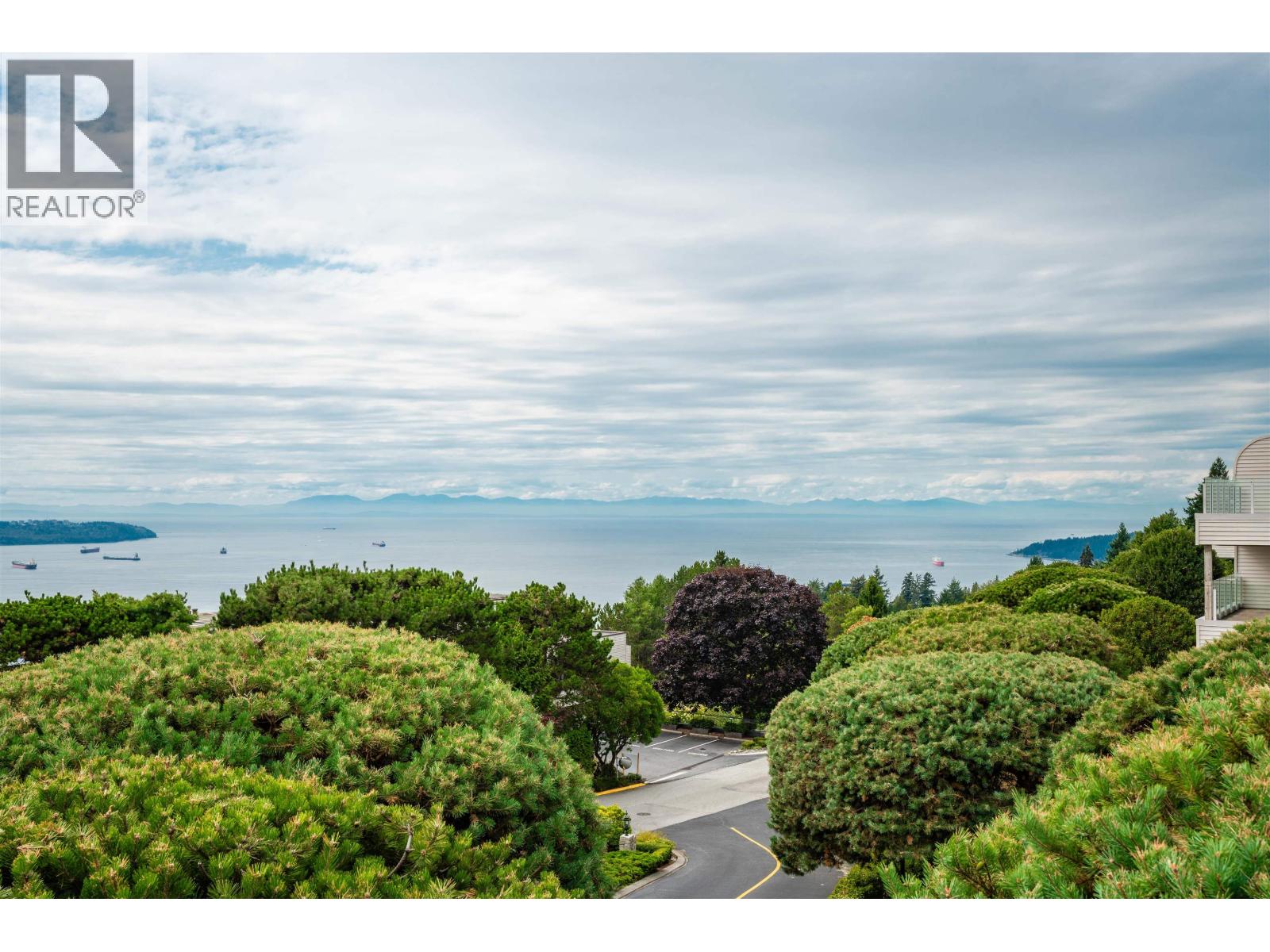 1 2278 FOLKESTONE WAY, west vancouver, British Columbia