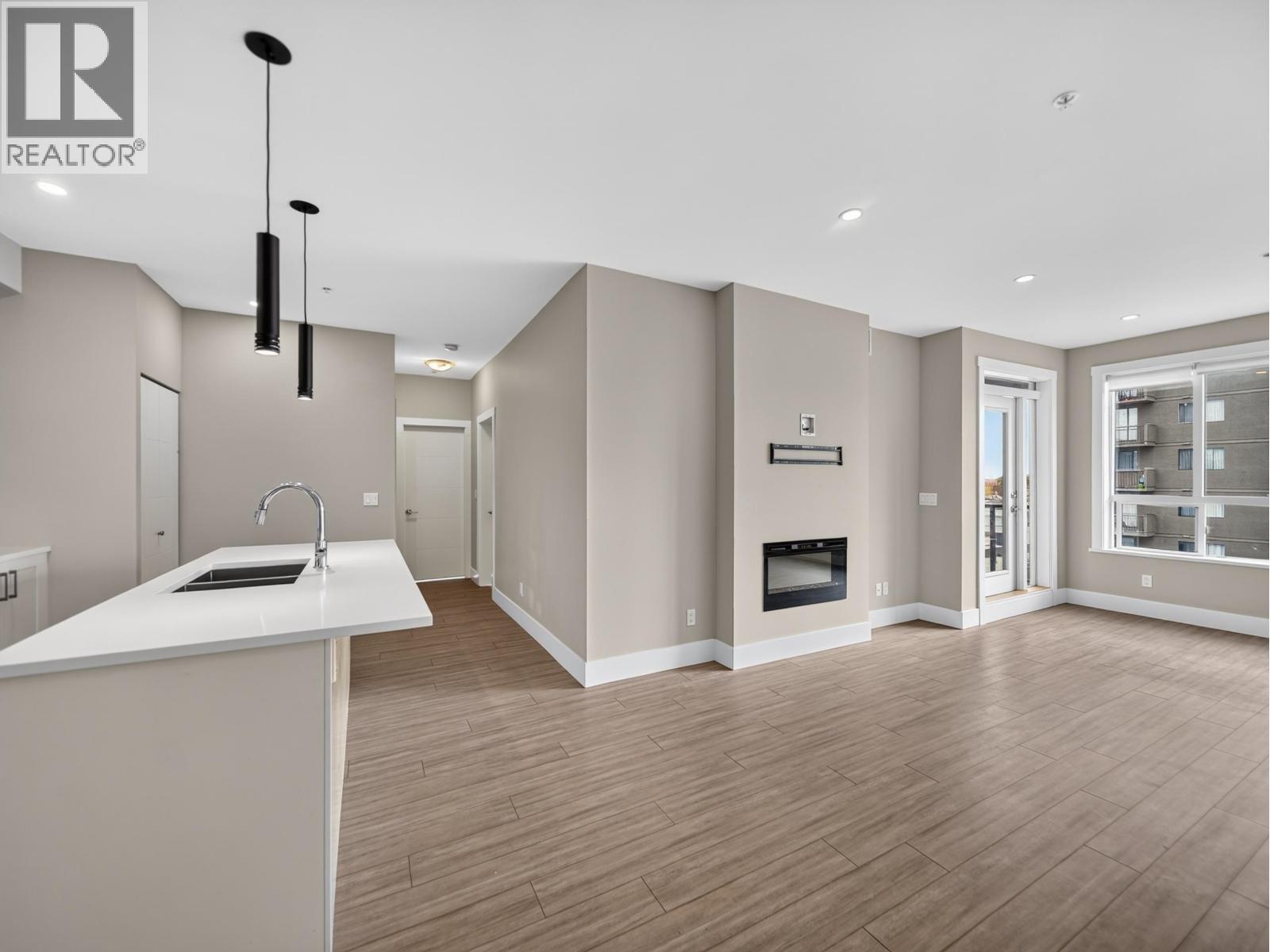 405 22335 Mcintosh Avenue, Maple Ridge, British Columbia  V2X 3C2 - Photo 3 - R3160990
