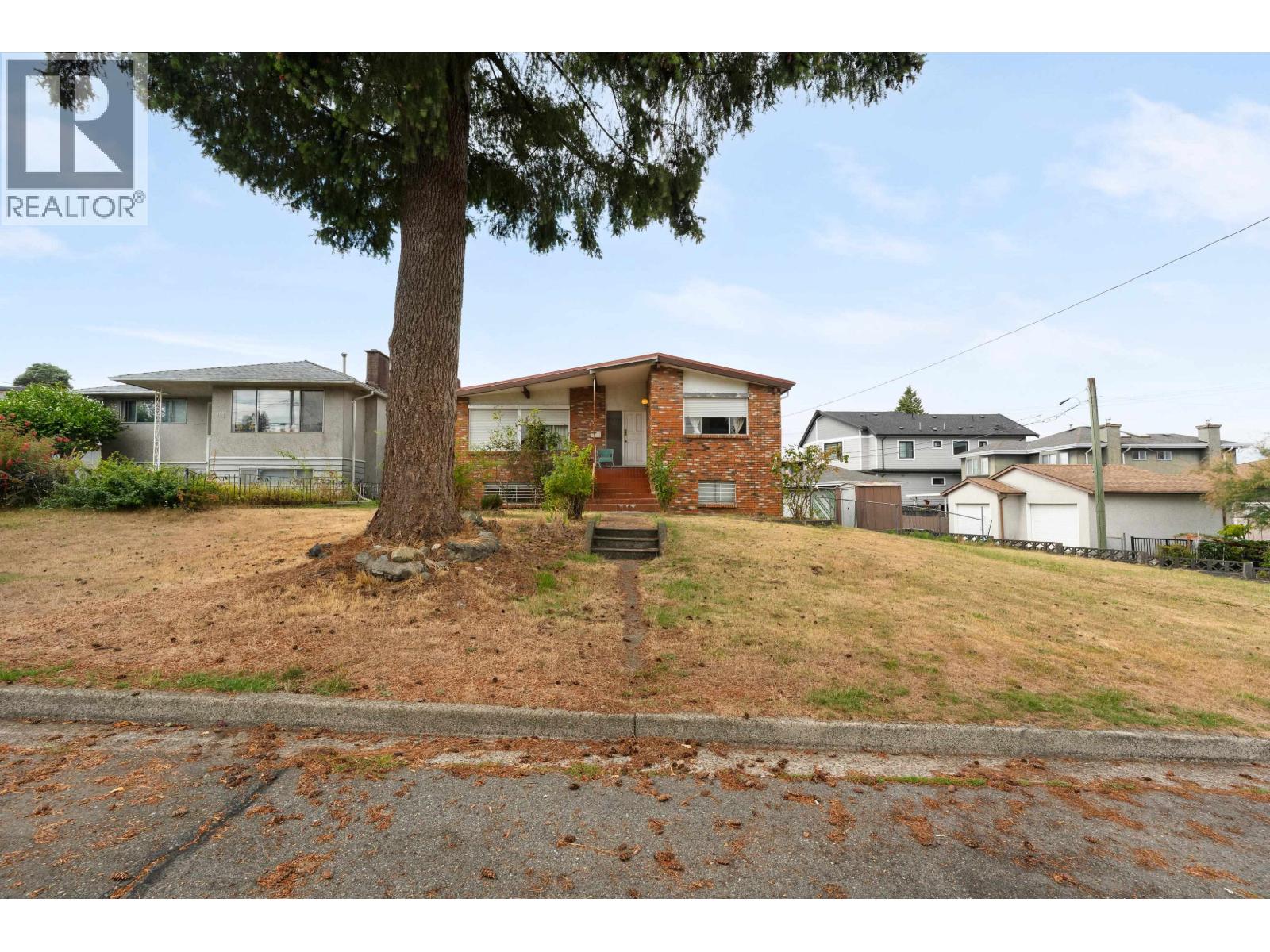 4561 MANOR STREET, vancouver, British Columbia
